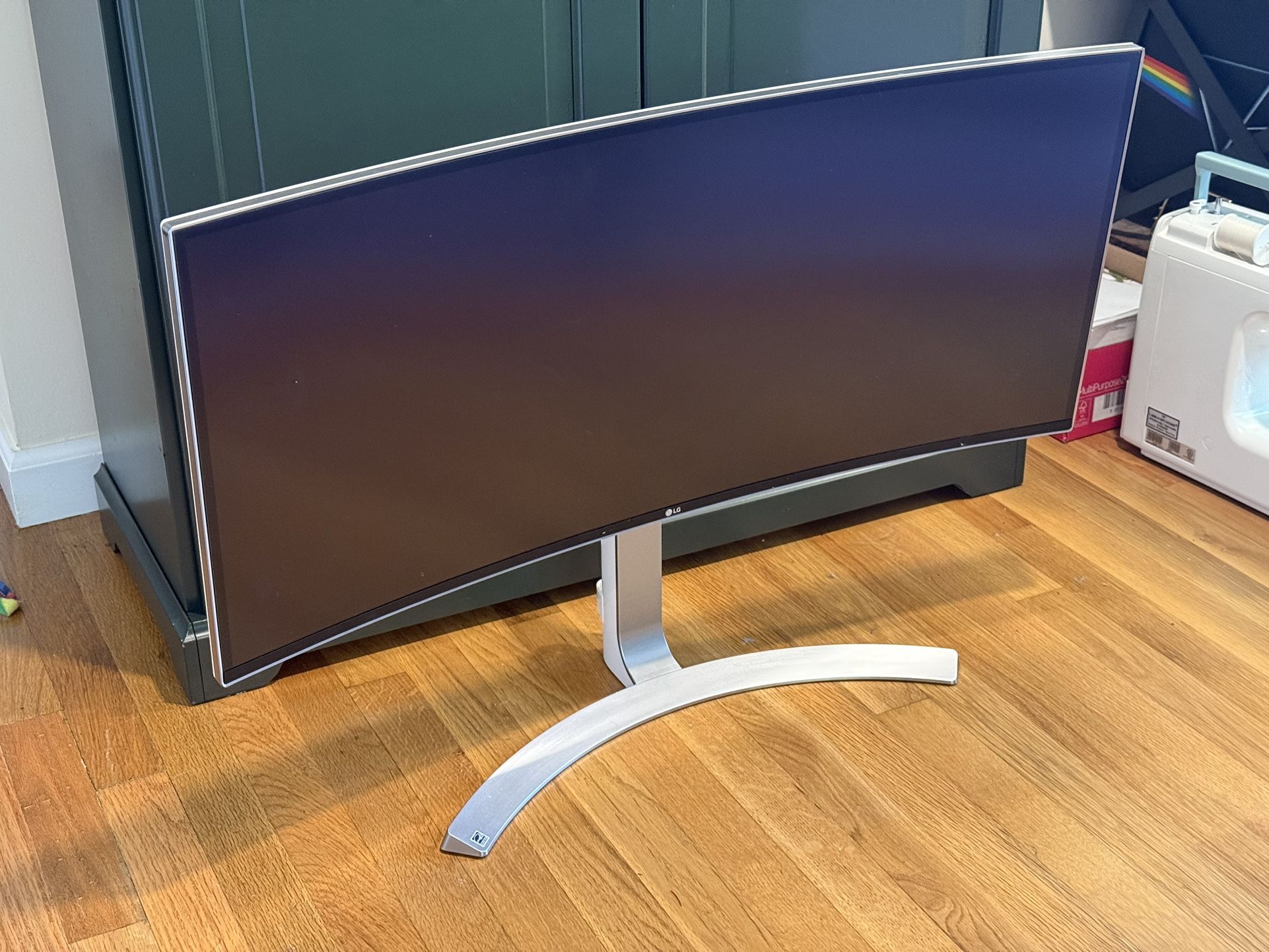LG 34UC98-W Thunderbolt Ultrawide Curved Monitor