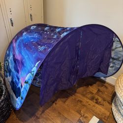 Dream Tent Winter Wonderland Twin Size.