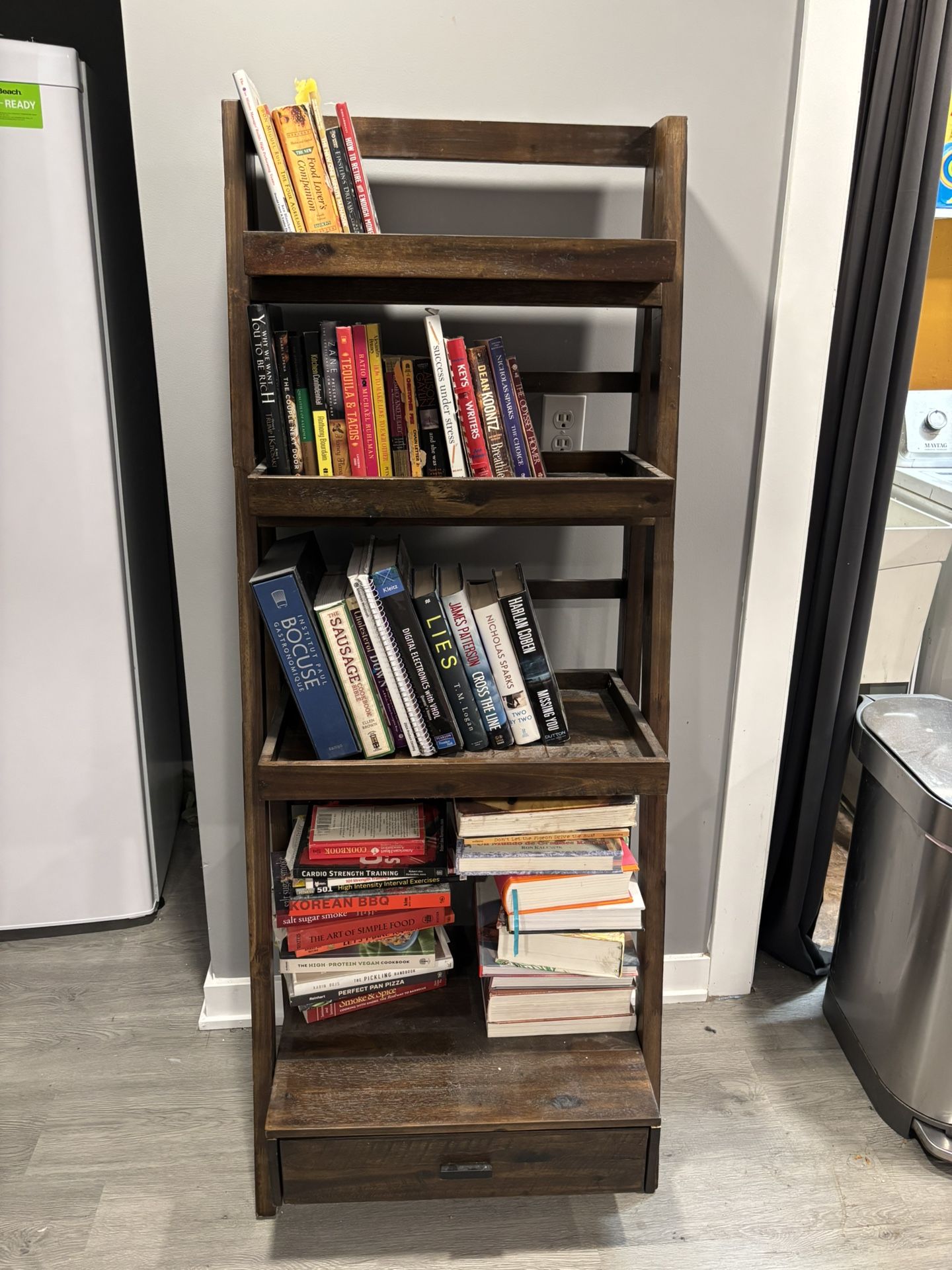 Ladder Shelf - Book Shelf