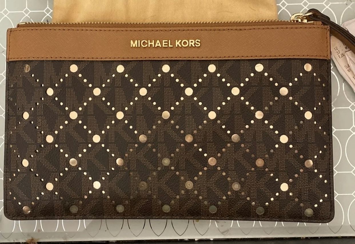 Michael kors wristlet