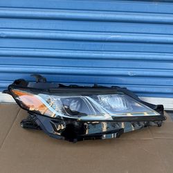 2018,2019,2020,2021,2022,2023,2024 Toyota Camry Headlight/Foco Delantero Rh Passenjer Oem Ask