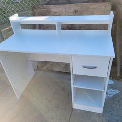 Free Withe Desk