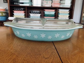 Vintage Pyrexx Split Casserole Snowflake With Lid