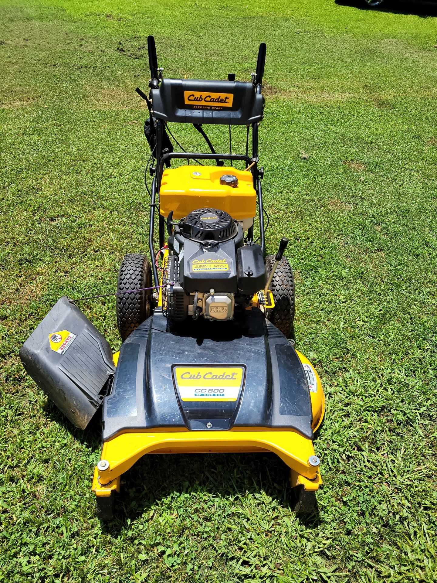 33” Wide Cub Cadet CC 800 Lawn Mower