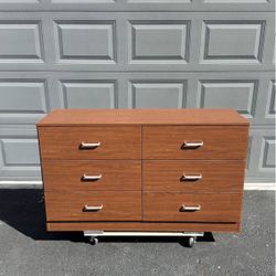 Brand New Walnut 6-Drawer Dresser – Modern, Elegant & Spacious