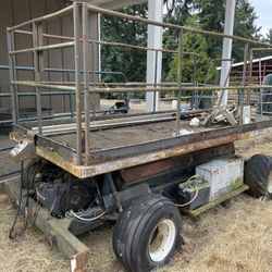 Scissor lift. Does Not Run. Replacement Motor Included