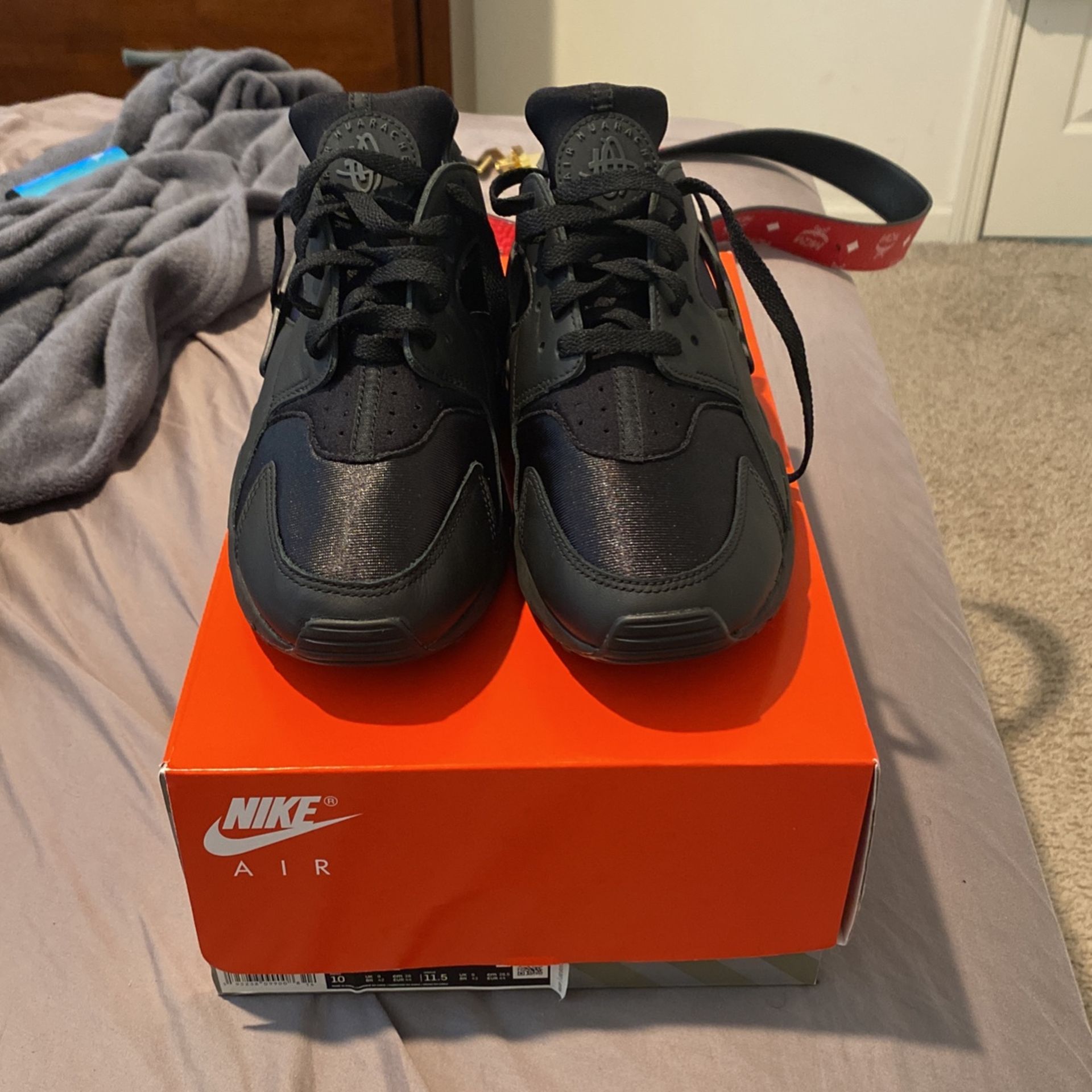 Nike Air Huarache Size 10