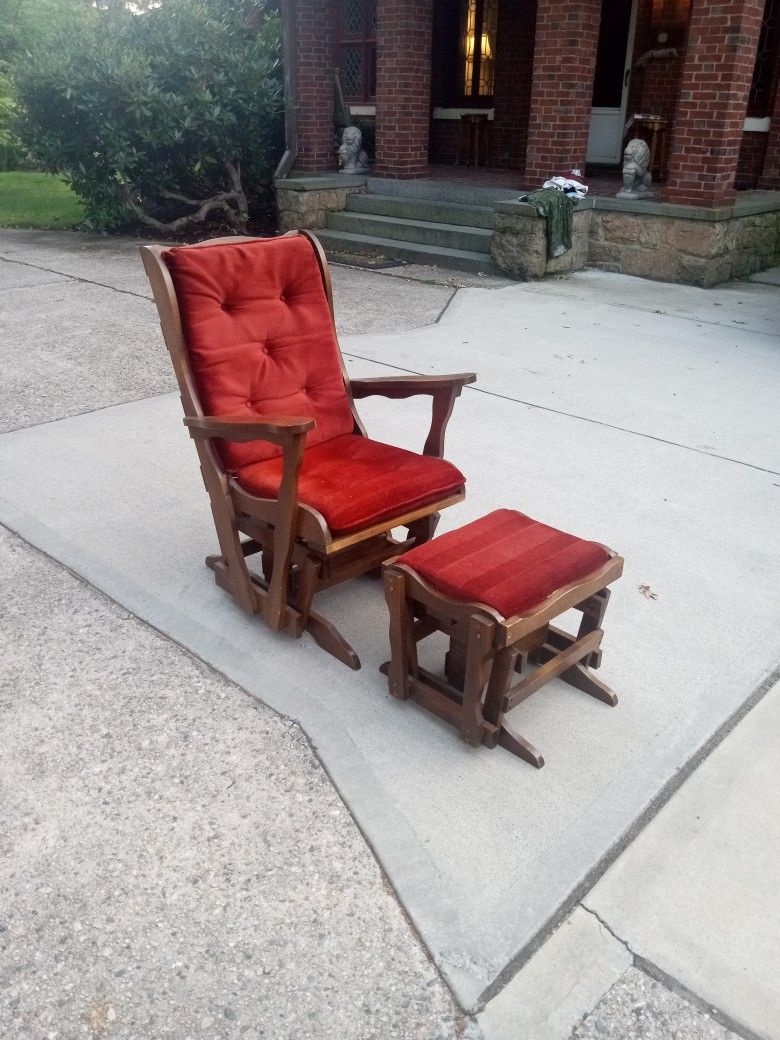 Swivel Rocker And Ottoman 