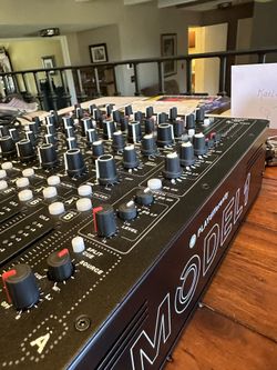 Play Differently Model 1 Mixer 6 Channel Analog Dj Allen And Heath Djm-v10