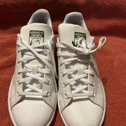 Adidas  Stan Smith  Size  4      Band New 