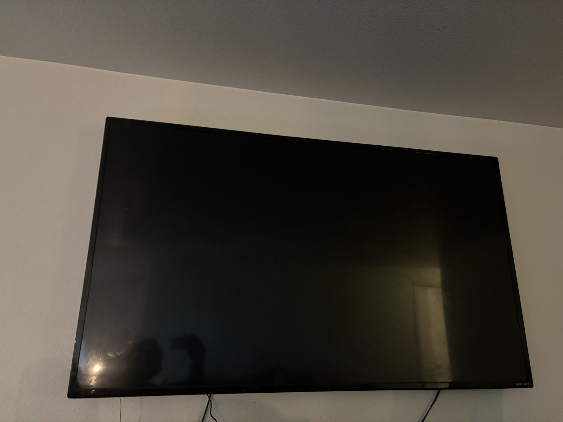 Tv 65” Roku And Wall Mount