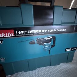 Makita 1 9/16 AVT Rotary Hammer