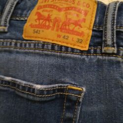 Mens 542 Levi's Size 42x32