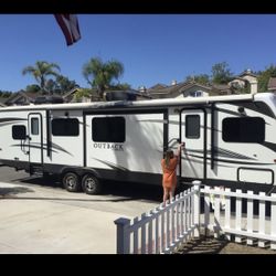 2018 Keystone Outback 332-FK