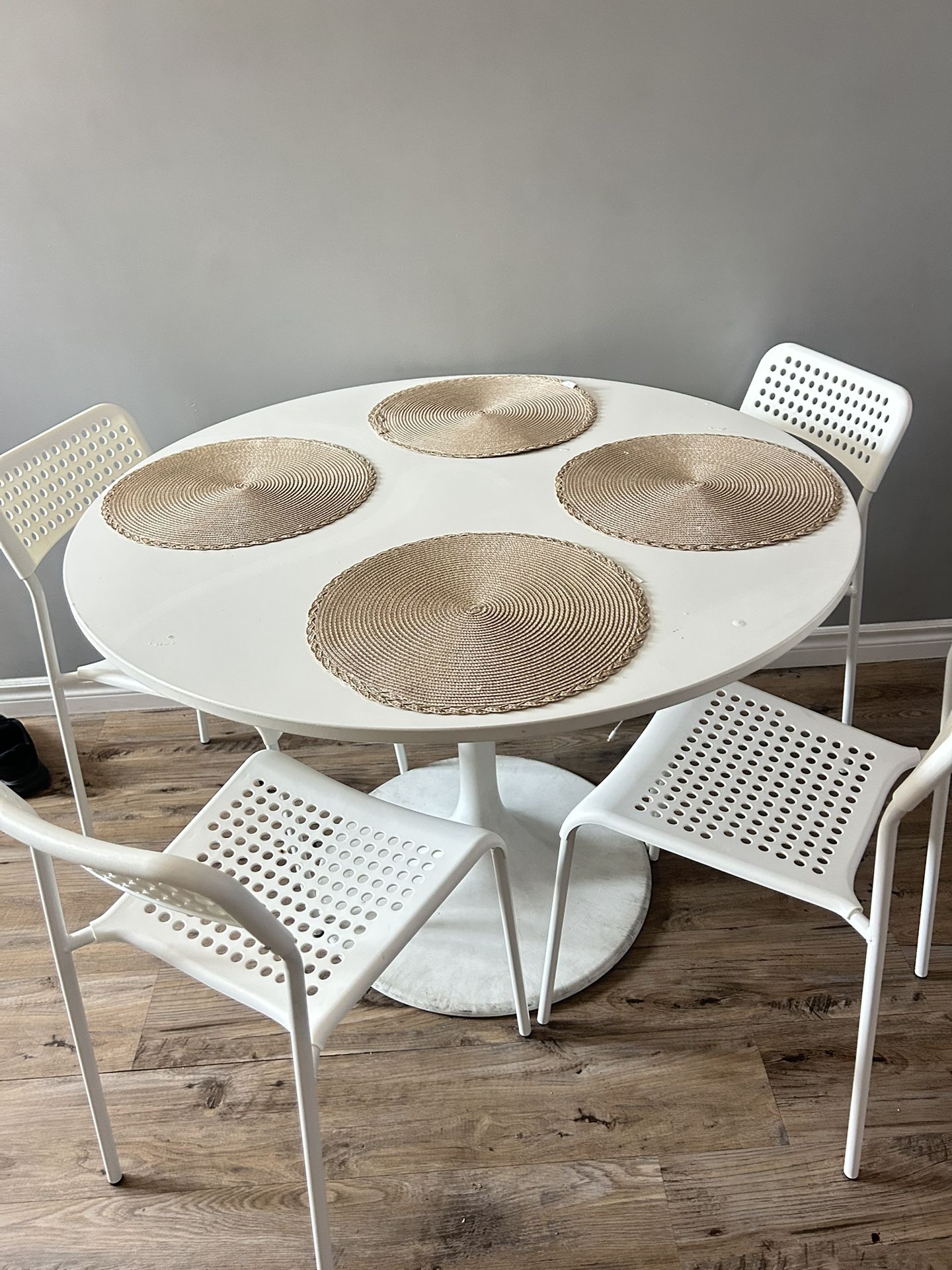 Dinning Table And 4 Chairs