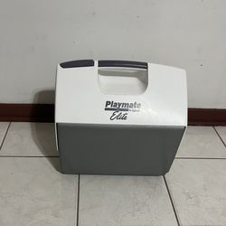 Igloo Playmate Elite MaxCold 16 Qt Cooler