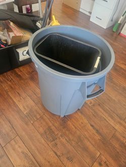 Rubbermaid trash can
