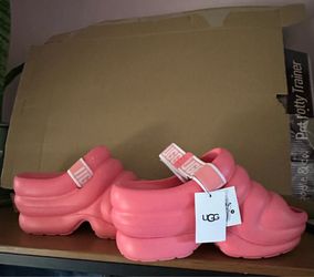 Size 8 UGG Platform sandals with tags