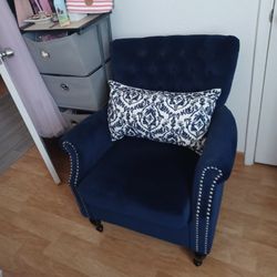 Small Arm Chair With Ottoman