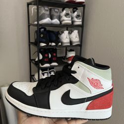 Jordan 1 Mid Size 8 Men