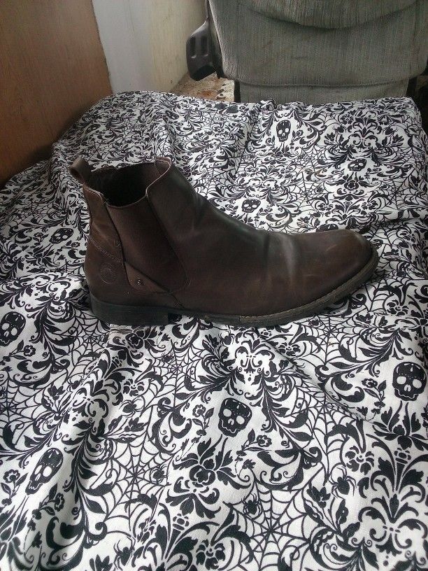 Men's Casual Dress Boots Size. 10