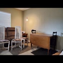 4 Chairs 30. And Tv Stand