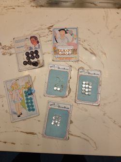 VINTAGE ESTATE  BABY BUTTONS  SEE DESCRIPTION