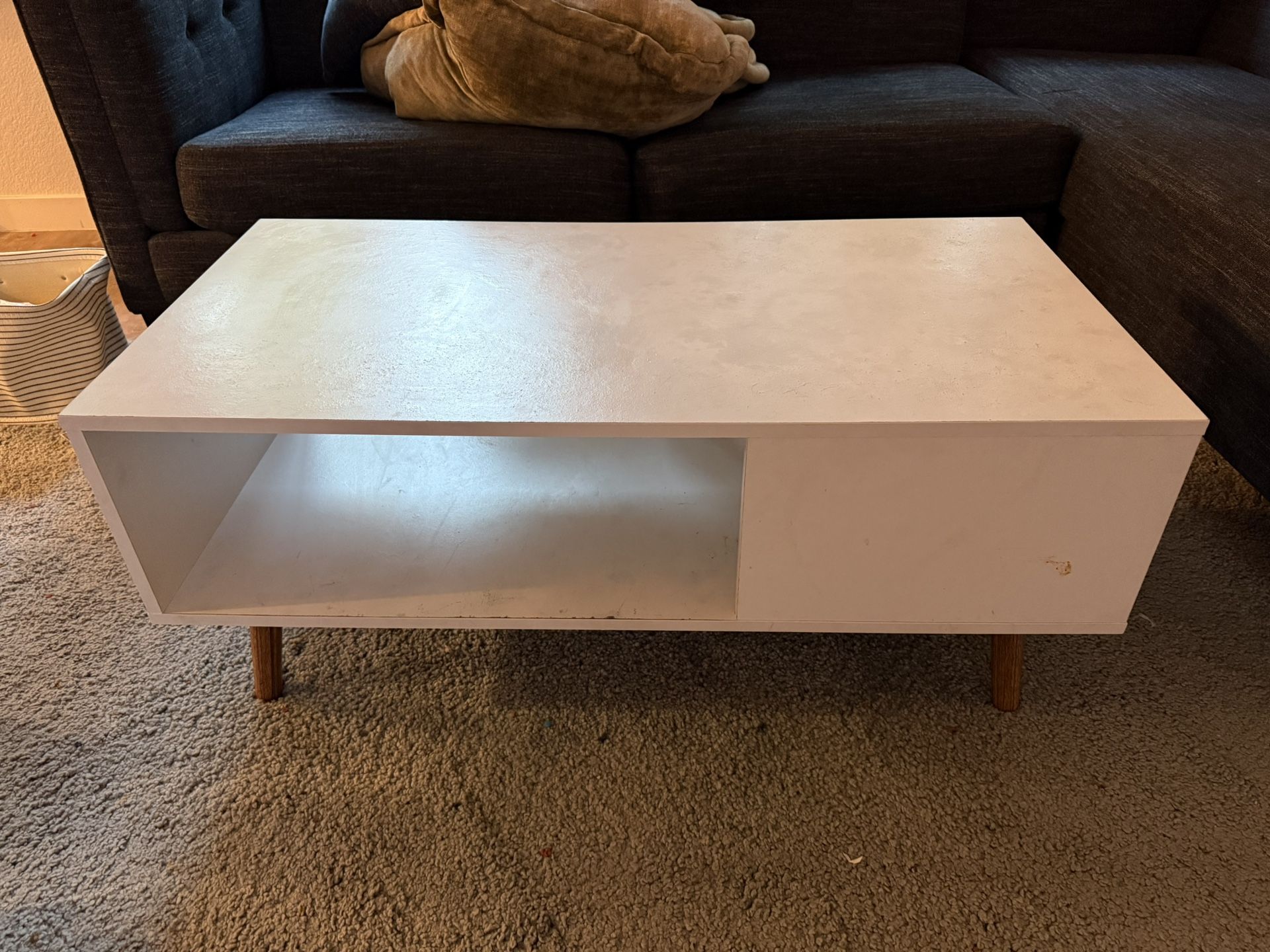 (Free) Coffee Table