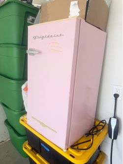 Mini fridge