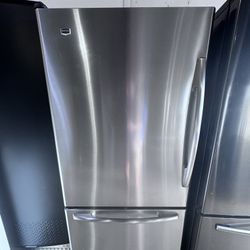Maytag Refrigerator Stainless steel 33 "width 