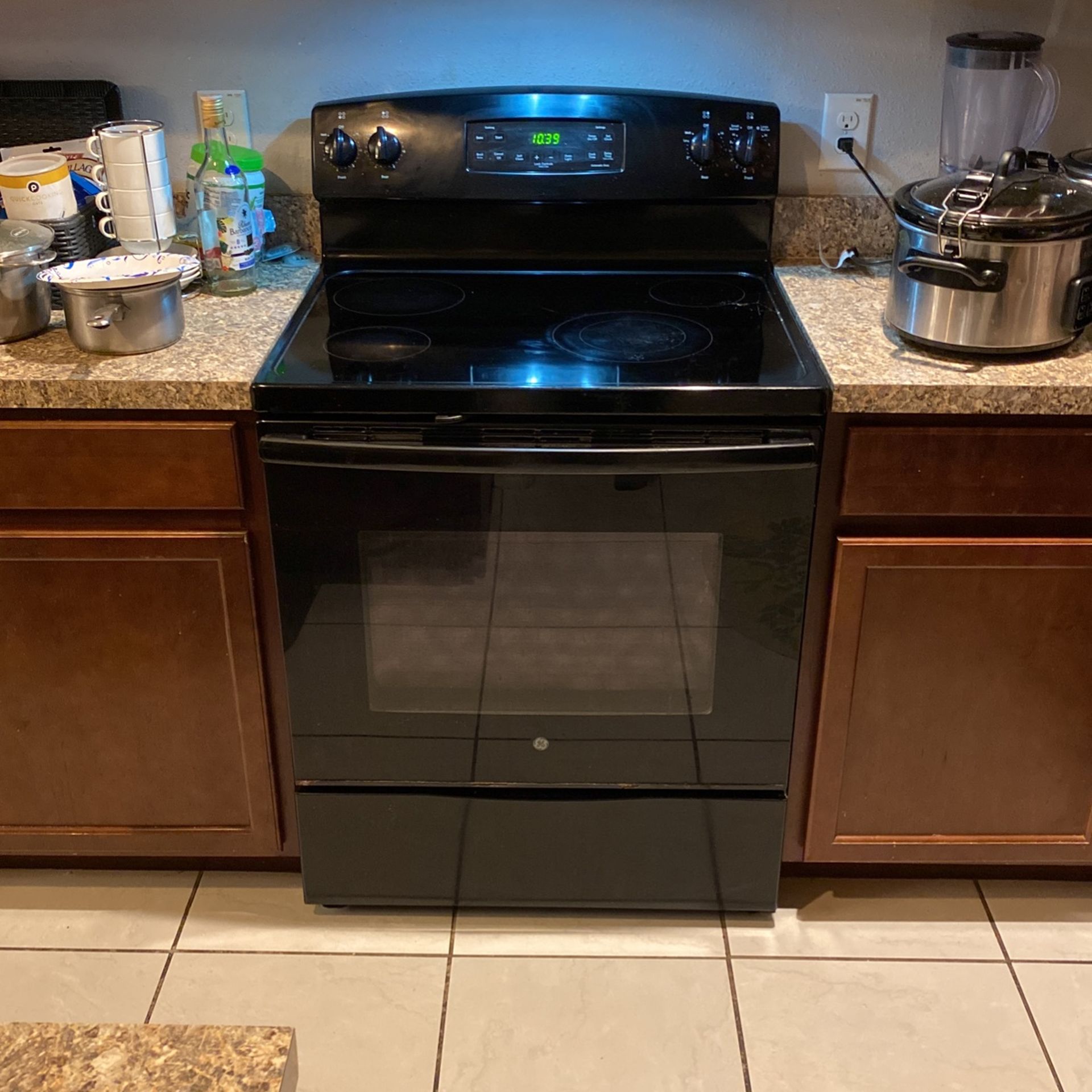 Black Electric Stove / Oven