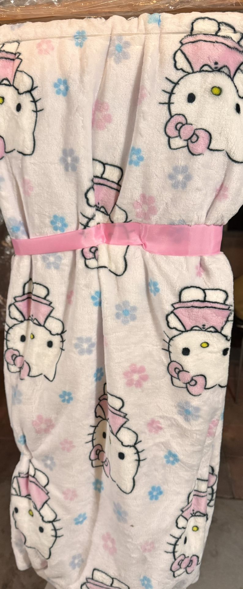 Hello Kitty Floral Blanket