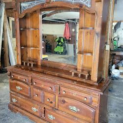 Dresser With Mirror