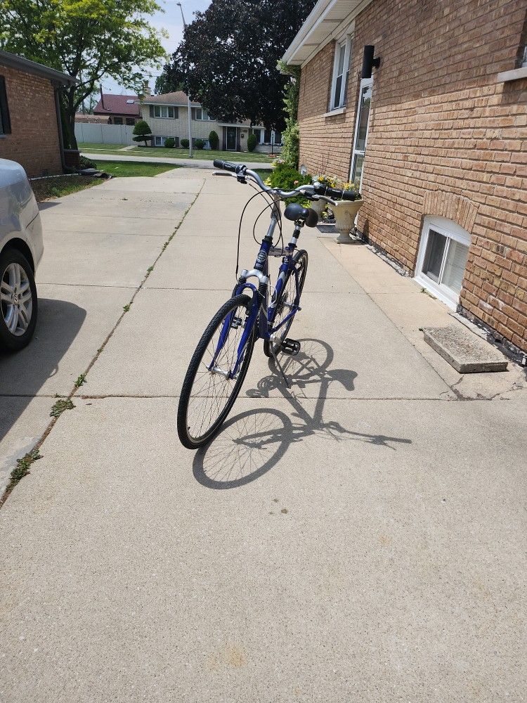 Trek 7200 Multitrack Hybrid Bike