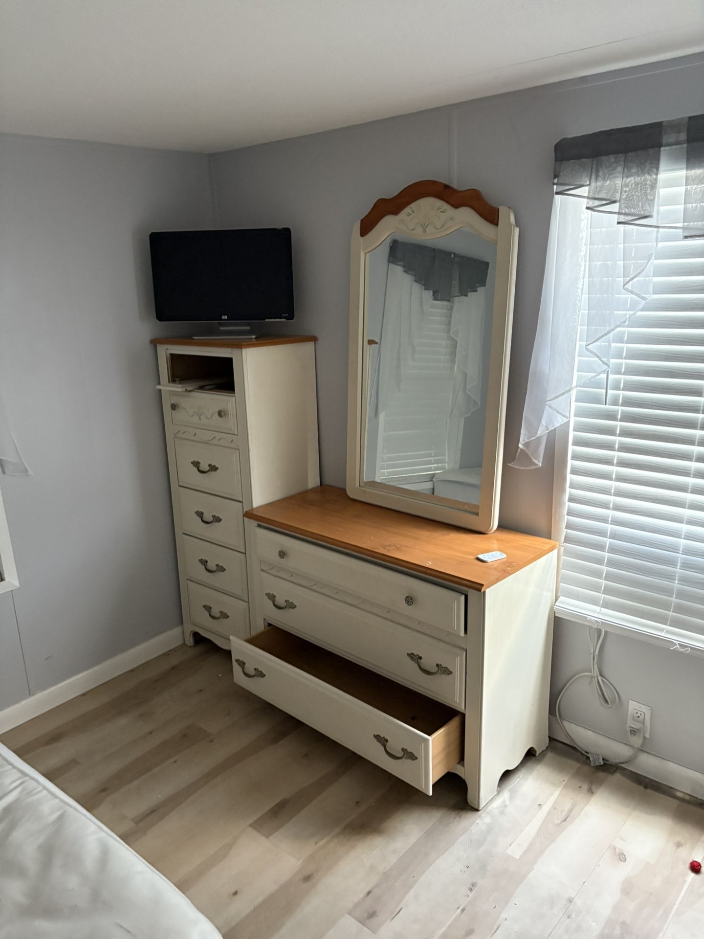 Bedroom Furniture Wood Mirror Dresser Drawers