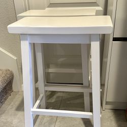 Chic White Wooden Bar Stools 