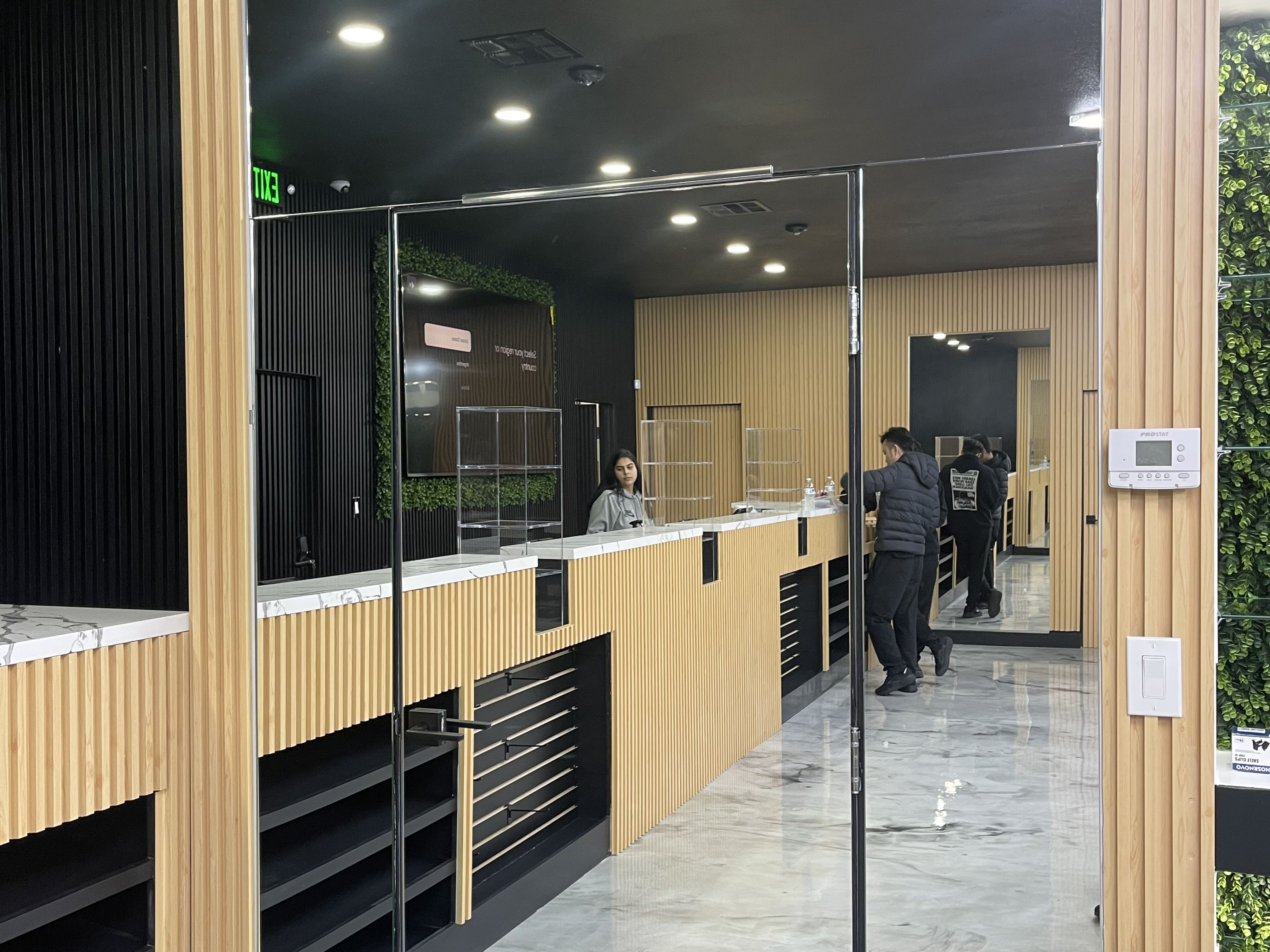 Gym Mirrors Designed for High-Impact Environments