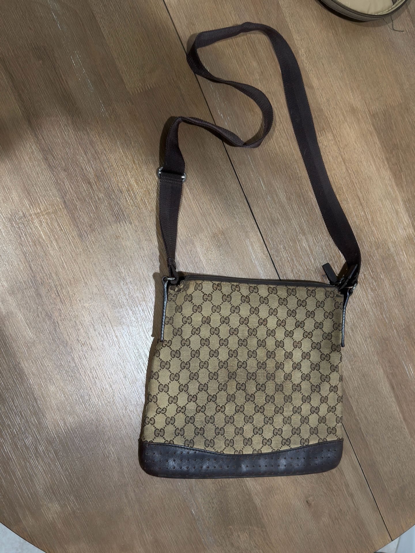 Gucci GG Supreme Crossbody Bag – Classic Monogram – Brown
