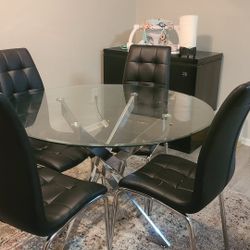 5 Set Glass Dining Table In Good Condition