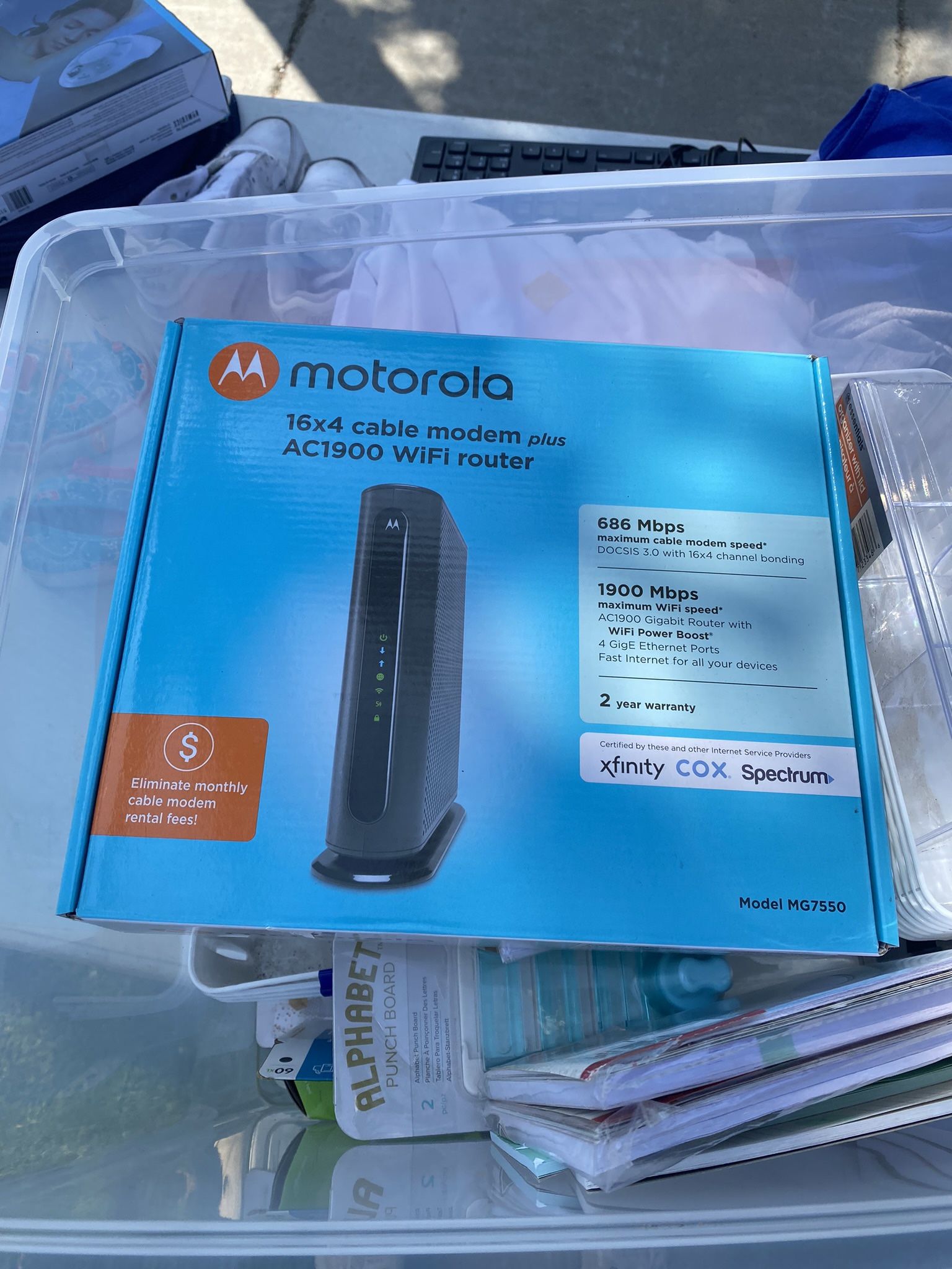 Motorola 16x4 Cable Modem Plus AC1900 WiFi router