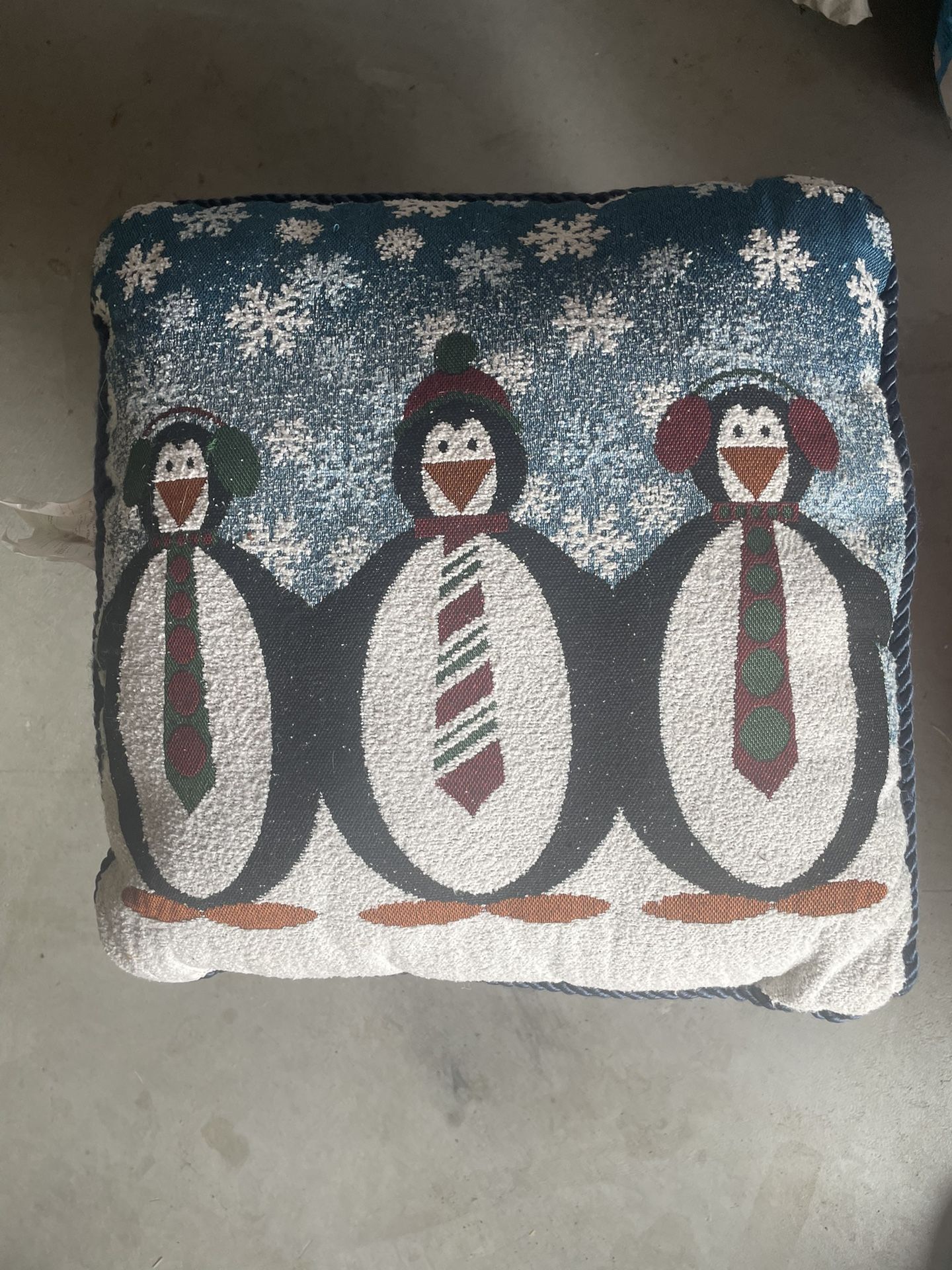 16”X16” Decorative Penguin Throw Pillow