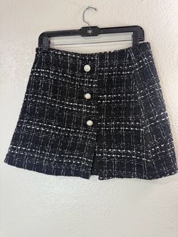 VTG Y2K Black & white plaid polyester mini skirt with pearl buttons, size L