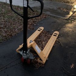 INDUSTRIAL PALLET JACK
