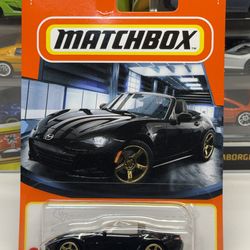 MATCHBOX 2020 - Black Mazda MX-5 Miata Convertible 58/100 - 1:64