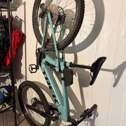 Barely used Trek Rail 7 20 ish miles.