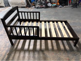 Toddler bed