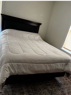Quinn size bed