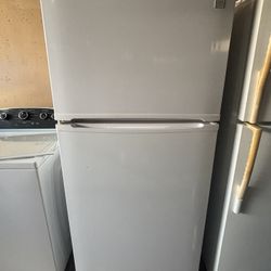 Kenmore Top Freezer Refrigerator – Cold & Clean, Works Perfect!”