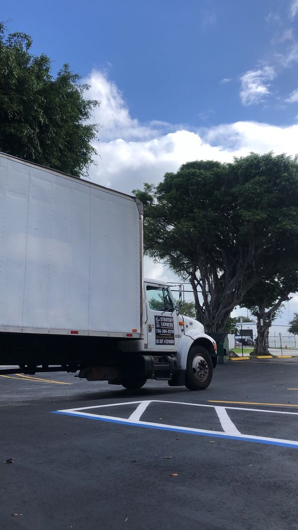 26ft box truck with lift gate for Sale in Miami, FL OfferUp