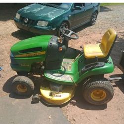 John Deer Riding Lawn Mower 